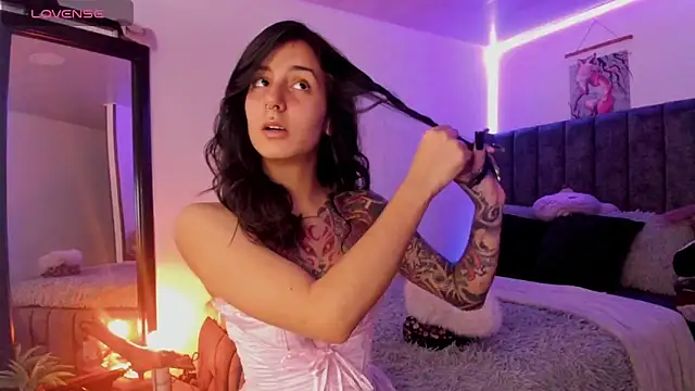 Snapshot of Alice_woodville chatting on 02-14-25, 07:12 Alice woodville online show from 02-14-25, 07:12