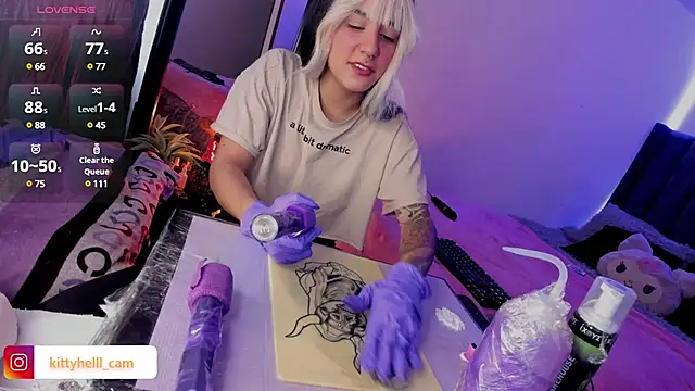 Snapshot of Alice_woodville chatting on 03-07-25, 08:55 Alice woodville online show from 03-07-25, 08:55