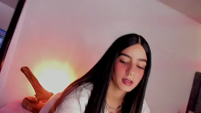 Snapshot of Alice_woodville chatting on 03-09-25, 06:11 Alice woodville online show from 03-09-25, 06:11