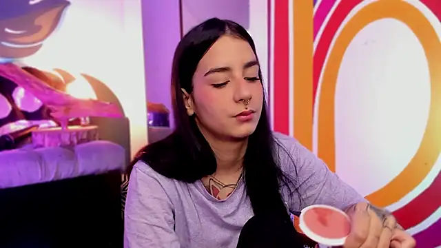 Snapshot of Alice_woodville chatting on 09-18-25, 03:14 Alice woodville online show from 09-18-25, 03:14