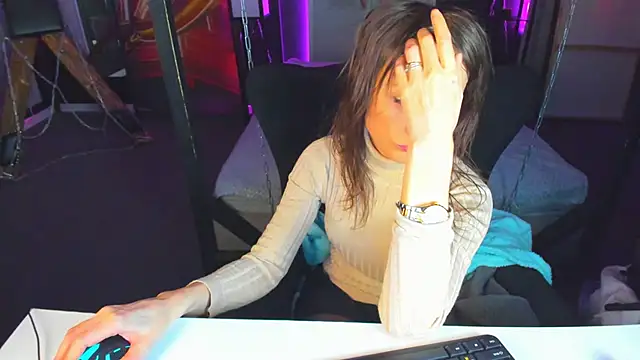 Elizabe th online show from 03-06-25, 05:11