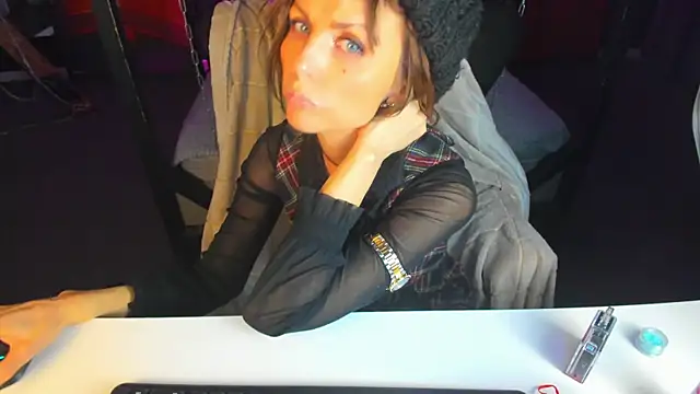 Elizabe th online show from 03-09-25, 08:51