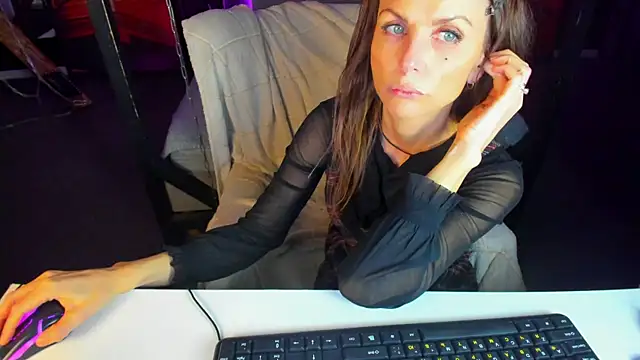 Elizabe th online show from 03-09-25, 11:58