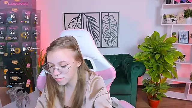 Snapshot of LayriantaVee chatting on 01-19-25, 10:06 LayriantaVee online show from 01-19-25, 10:06