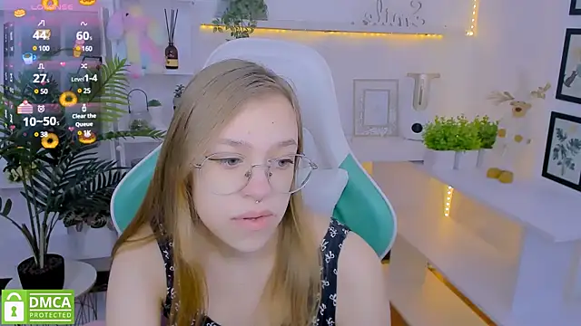 Snapshot of LayriantaVee chatting on 01-29-25, 07:04 LayriantaVee online show from 01-29-25, 07:04