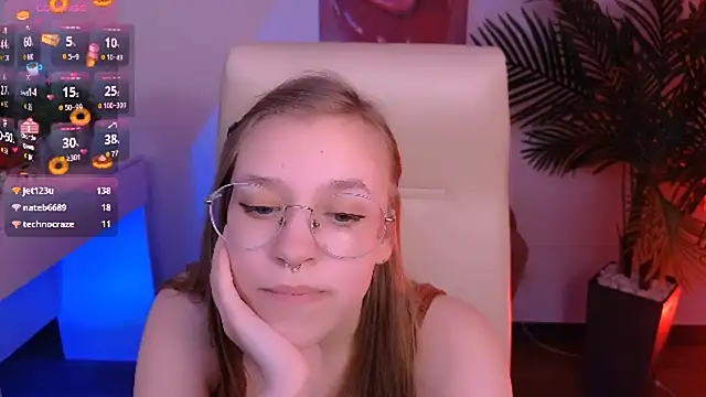 Snapshot of LayriantaVee chatting on 02-05-25, 01:11 LayriantaVee online show from 02-05-25, 01:11