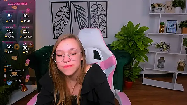 Snapshot of LayriantaVee chatting on 02-11-25, 01:20 LayriantaVee online show from 02-11-25, 01:20