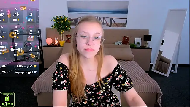 Snapshot of LayriantaVee chatting on 02-13-25, 01:15 LayriantaVee online show from 02-13-25, 01:15