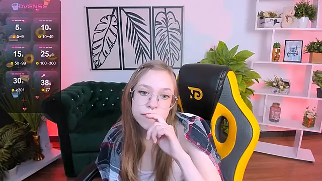 Snapshot of LayriantaVee chatting on 02-23-25, 10:06 LayriantaVee online show from 02-23-25, 10:06