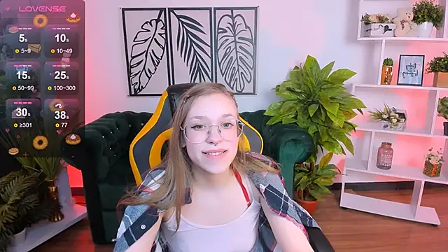 Snapshot of LayriantaVee chatting on 02-23-25, 01:21 LayriantaVee online show from 02-23-25, 01:21