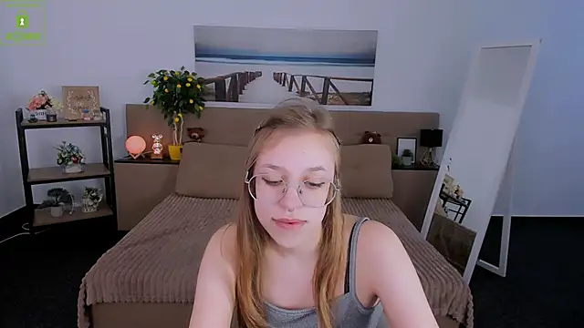 Snapshot of LayriantaVee chatting on 03-02-25, 01:16 LayriantaVee online show from 03-02-25, 01:16