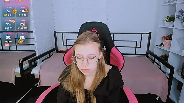 Snapshot of LayriantaVee chatting on 03-12-25, 07:13 LayriantaVee online show from 03-12-25, 07:13