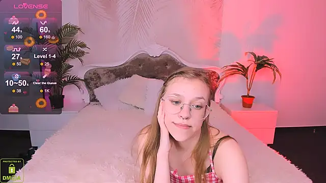 Snapshot of LayriantaVee chatting on 03-18-25, 10:14 LayriantaVee online show from 03-18-25, 10:14