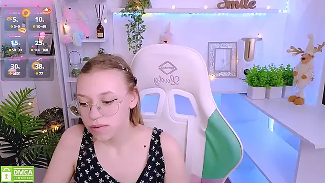 Snapshot of LayriantaVee chatting on 03-19-25, 10:11 LayriantaVee online show from 03-19-25, 10:11