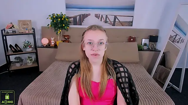 Snapshot of LayriantaVee chatting on 03-22-25, 07:25 LayriantaVee online show from 03-22-25, 07:25