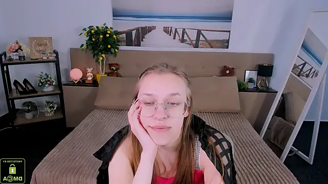 Snapshot of LayriantaVee chatting on 03-22-25, 10:39 LayriantaVee online show from 03-22-25, 10:39