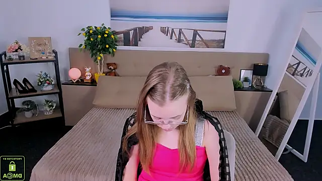 Snapshot of LayriantaVee chatting on 03-22-25, 01:41 LayriantaVee online show from 03-22-25, 01:41