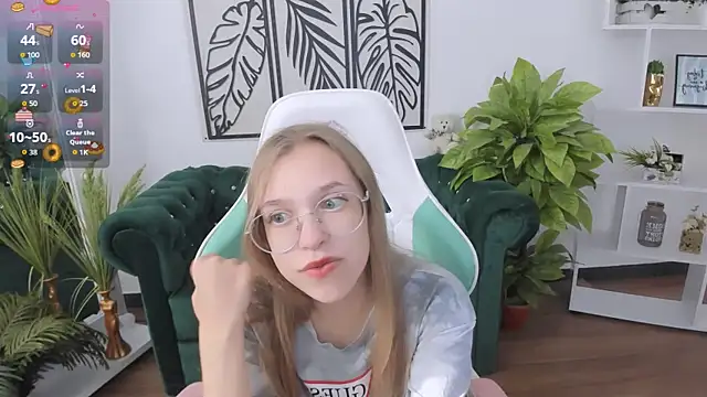 Snapshot of LayriantaVee chatting on 09-16-25, 06:14 LayriantaVee online show from 09-16-25, 06:14