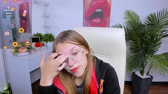 Snapshot of LayriantaVee chatting on 09-28-25, 06:19 LayriantaVee online show from 09-28-25, 06:19