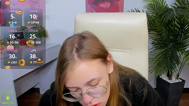 Snapshot of LayriantaVee chatting on 10-06-25, 06:00 LayriantaVee online show from 10-06-25, 06:00