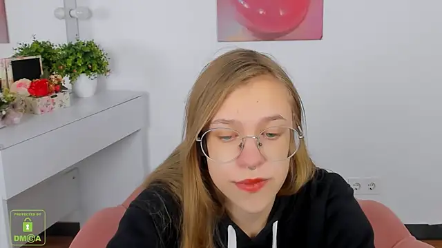 Snapshot of LayriantaVee chatting on 10-11-25, 06:12 LayriantaVee online show from 10-11-25, 06:12