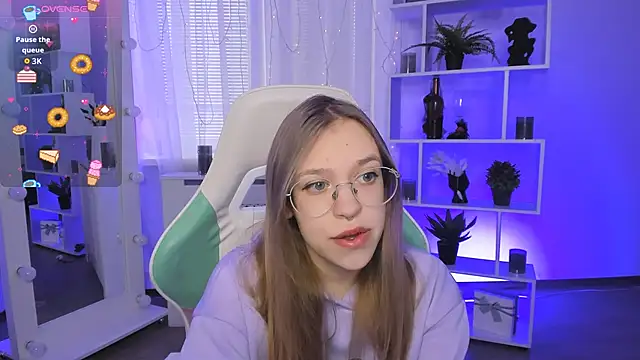 Snapshot of LayriantaVee chatting on 03-25-26, 06:52 LayriantaVee online show from 03-25-26, 06:52