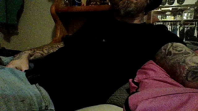 Snapshot of clitstitsandbongrips chatting on 12-04-24, 11:02 clitstitsandbongrips online show from 12-04-24, 11:02