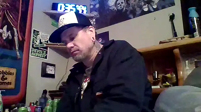 Snapshot of clitstitsandbongrips chatting on 03-20-25, 12:11 clitstitsandbongrips online show from 03-20-25, 12:11