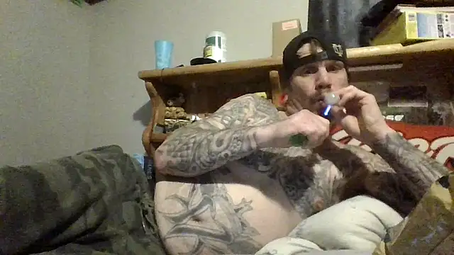 Snapshot of clitstitsandbongrips chatting on 09-22-25, 09:06 clitstitsandbongrips online show from 09-22-25, 09:06