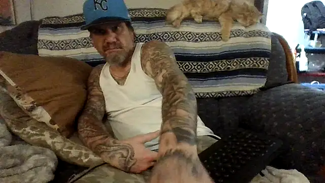 Snapshot of clitstitsandbongrips chatting on 10-10-25, 07:13 clitstitsandbongrips online show from 10-10-25, 07:13