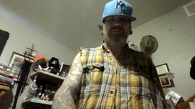 Snapshot of clitstitsandbongrips chatting on 10-24-25, 04:14 clitstitsandbongrips online show from 10-24-25, 04:14