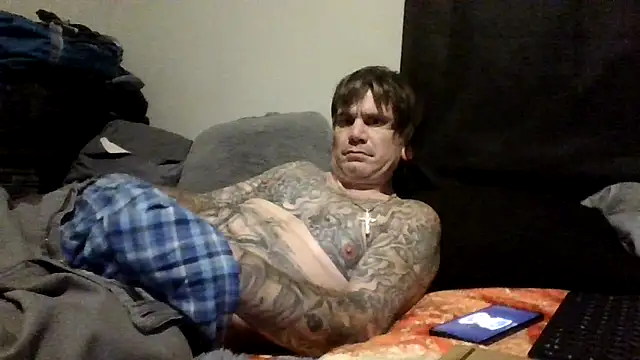 Snapshot of clitstitsandbongrips chatting on 10-28-25, 10:08 clitstitsandbongrips online show from 10-28-25, 10:08