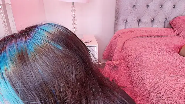 Salem skyler  online show from 10-26-25, 03:45