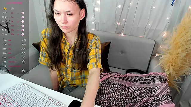 Emily Strikeee online show from 12-19-24, 09:40