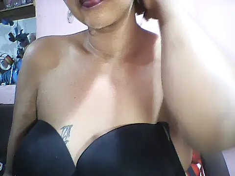 layanah12 online show from 09-11-25, 06:19