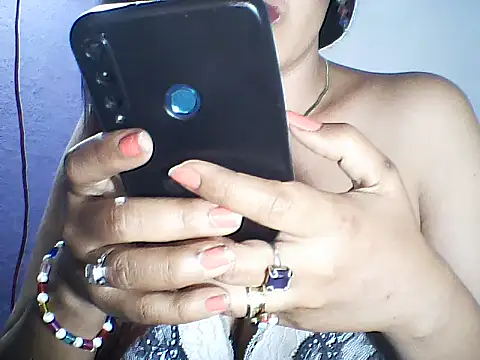 layanah12 online show from 02-13-26, 06:37