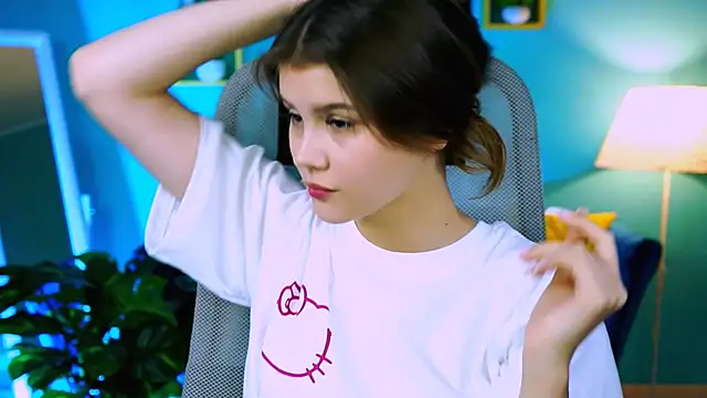 Snapshot of EvaThopson chatting on 10-14-25, 12:06 EvaThopson online show from 10-14-25, 12:06