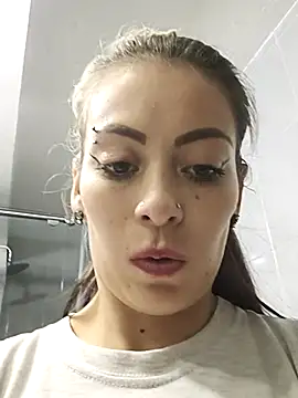 Snapshot of Tefannyy_ chatting on 10-07-25, 06:05 Tefannyy online show from 10-07-25, 06:05