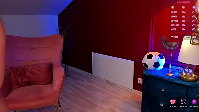 Snapshot of GiaCale chatting on 07-06-26, 03:47 GiaCale online show from 07-06-26, 03:47