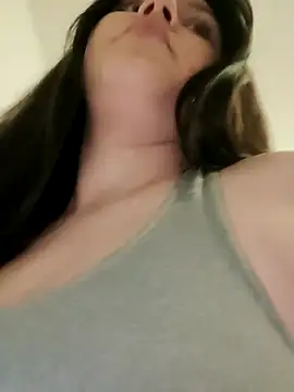 Snapshot of leeya_lee chatting on 02-18-25, 12:48 leeya lee online show from 02-18-25, 12:48