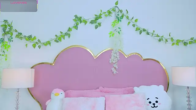 NahiaraReina online show from 10-22-25, 01:33