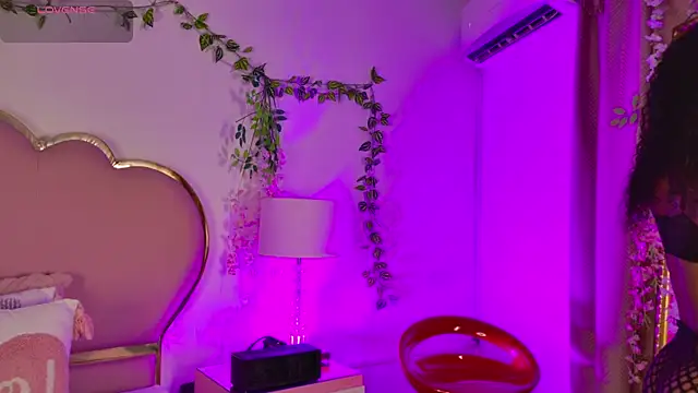 NahiaraReina online show from 05-20-26, 01:28