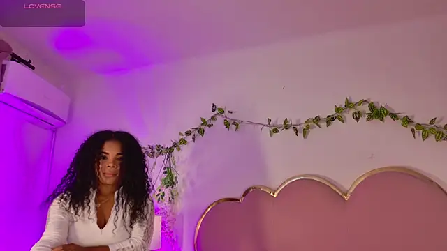 NahiaraReina online show from 06-07-26, 02:10