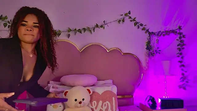 NahiaraReina online show from 07-08-26, 01:59