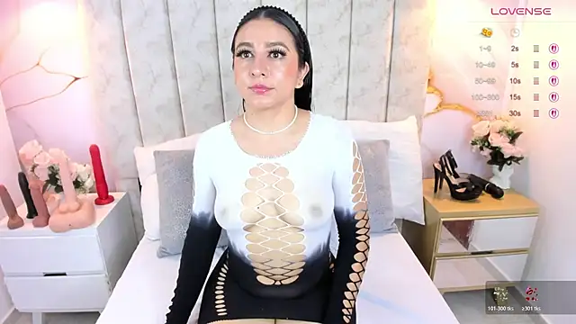 LauraSmith-01 online show from 12-17-25, 09:21