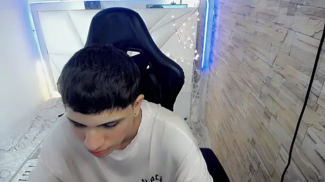 Snapshot of Brayan_lopezz chatting on 12-05-24, 02:44 Brayan lopezz online show from 12-05-24, 02:44