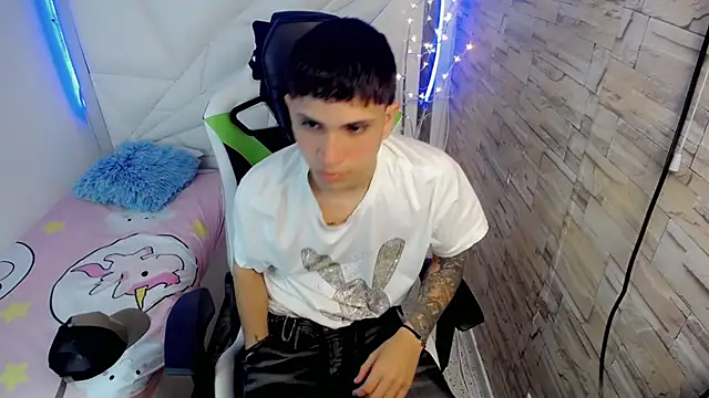 Snapshot of Brayan_lopezz chatting on 01-21-25, 12:29 Brayan lopezz online show from 01-21-25, 12:29