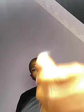 Snapshot of BlueIceCube chatting on 02-23-25, 02:04 BlueIceCube online show from 02-23-25, 02:04