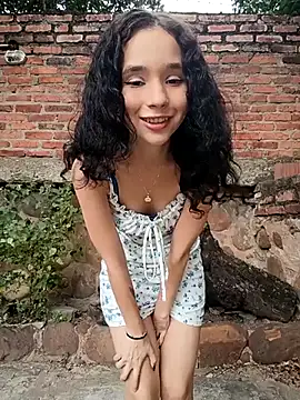 sweet outdoor charm online show from 02-22-26, 07:45