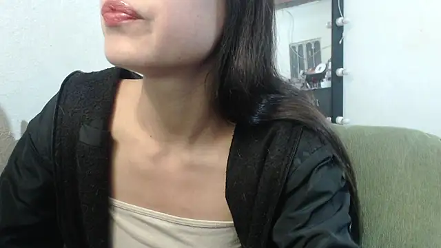 Snapshot of skinny_sweet2411 chatting on 06-17-26, 02:18 skinny sweet2411 online show from 06-17-26, 02:18